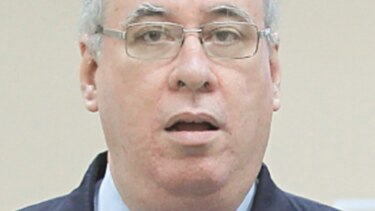 Licencia con sueldo para Ayú Prado, para que estudie por dos semanas en Salamanca