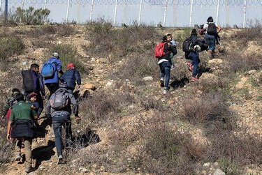Tras 'impasse', Estados Unidos permite a seis hondureños pedir asilo