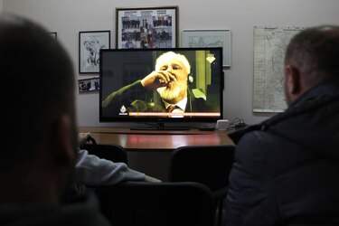 Autor de crímenes de guerra se suicida con veneno en plena corte