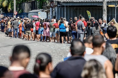 Lula y Flávio Bolsonaro votan en una jornada electoral pacífica y sin incidentes