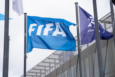 FIFA y Fondo Saudí para Desarrollo asignarán mil millones a préstamo para instalaciones a nivel mundial