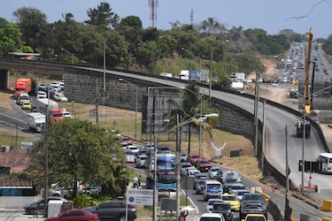 Empieza la inversión de carriles hacia el interior; miles de personas se desplazan para la fiesta del Carnaval