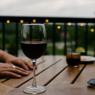 Sobrevive a tu primera cita con vinos; un manual para inexpertos desde la mirada de un sommelier