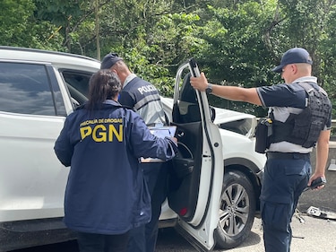 Hallan paquetes con droga en carro involucrado en triple colisión en el Corredor Norte