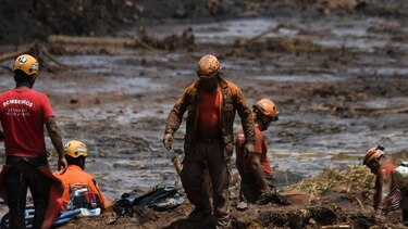 Brasil emite órdenes de arresto por colapso de presa