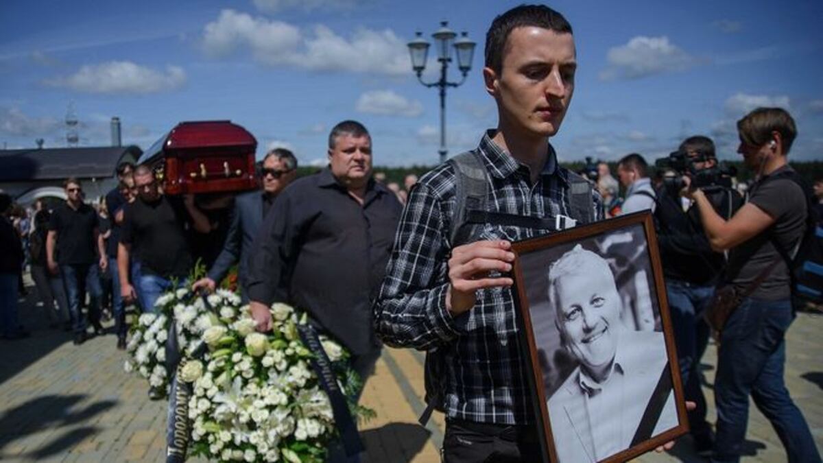 Miles de personas homenajean en Bielorrusia al periodista Pavel Sheremet