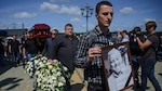 Miles de personas homenajean en Bielorrusia al periodista Pavel Sheremet