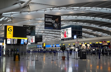 Inglaterra relaja las restricciones de ingreso a los viajeros