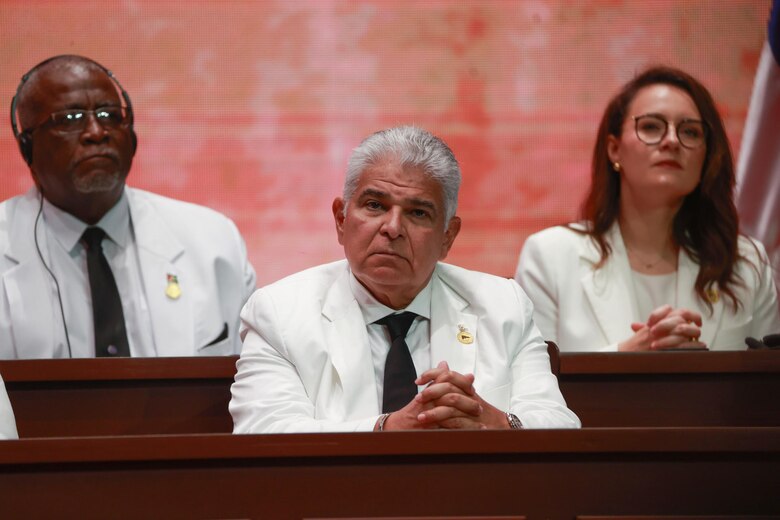 Luis Abinader asume la presidencia de República Dominicana para su segundo y último mandato