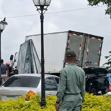 Camión con ayuda humanitaria para Venezuela se queda sin frenos en Parque Omar, pero evita una tragedia