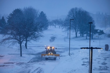 Más de 100 millones de personas en Estados Unidos están bajo alerta por tormenta invernal