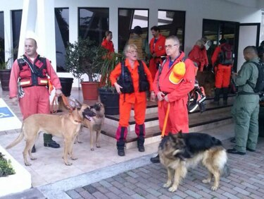 Funcionarios y delegación holandesa preparados para la búsqueda en Boquete