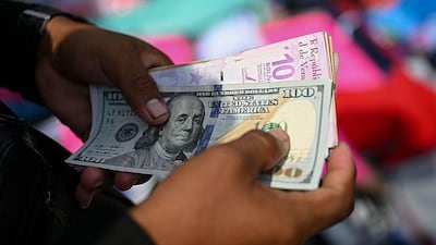 Qué significa para la economía de Venezuela que EU haya suavizado las sanciones contra los bancos estatales del país