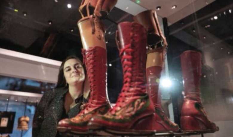 Exhiben objetos personales de Frida Kahlo en Londres