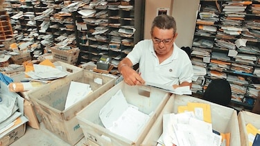Correos suspende envío de carga a EU