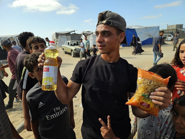 Qué contiene la controvertida caja de ayuda que distribuye la Fundación Humanitaria de Gaza