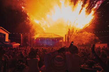 Global Bank celebra doce años acompañando el Desfile de las Mil Polleras, una tradición que une y representa a los panameños