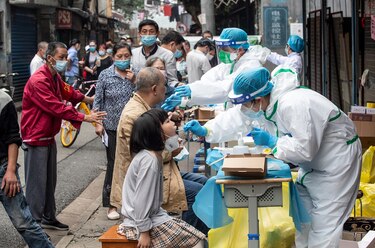 China realiza casi 10 millones de pruebas de detección de coronavirus en Wuhan, solo 300 dan positivo