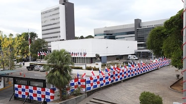 Cuestionan a la Asamblea por estrategia de escudarse con la bandera