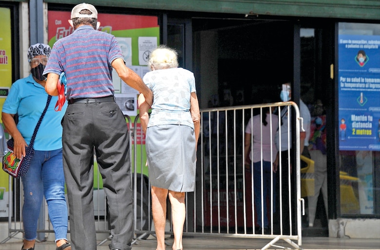 Por día dos adultos mayores son maltratados, la Defensoría del Pueblo pide erradicar esta acción