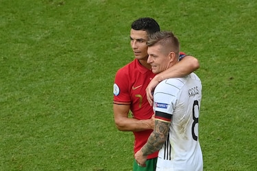 Alemania vence 4-2 a Portugal ayudada por dos tantos en contra