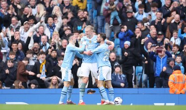Cuatro goles de Haaland responden al Arsenal