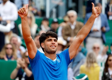 Alcaraz arrasa en Montecarlo y reta a Sinner