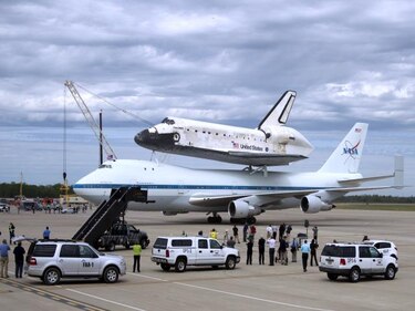 El Discovery concluye su último vuelo al aterrizar en el Dulles