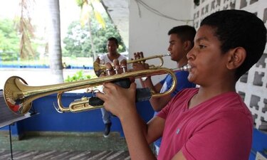 Estudiantes, listos para rendir honor a la patria
