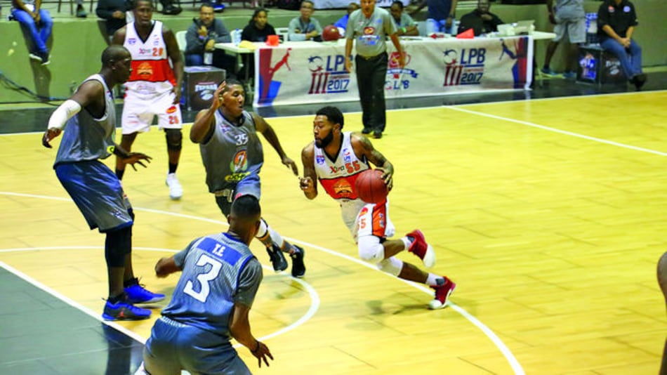 Caballos, al frente de la liga de baloncesto