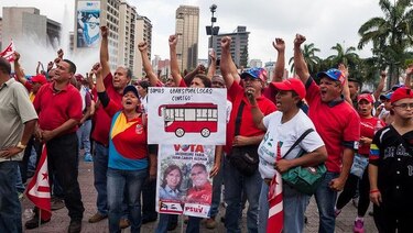 Encuestas revelan escenarios opuestos