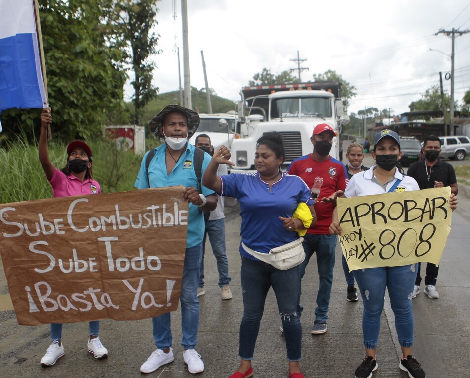 Protestas y cierre de calles ante el alza del combustible