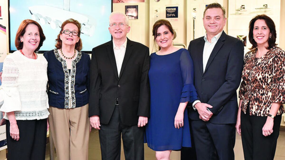 Gladys de Navarro, María Elena de Penso, Juan Navarro, María Isabel Navarro, David Salamín y Gladys de Gerbaud.