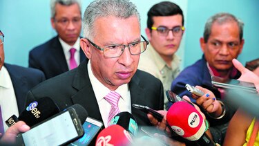 Investigan afiliación irregular de extranjeros