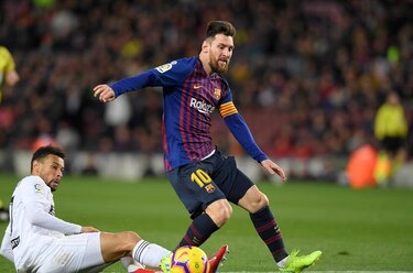 Barcelona empata en casa pese a doblete de Messi