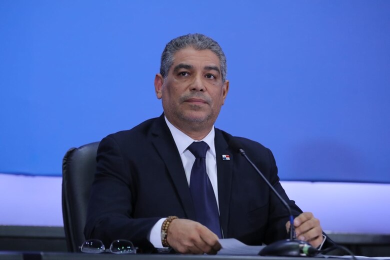 ¿Negociado? Ministro de Salud investigará contratos denunciados por diputado