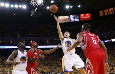 Warriors parten por delante