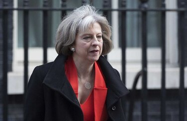 La primera ministra británica visitará a Donald Trump en la primavera boreal