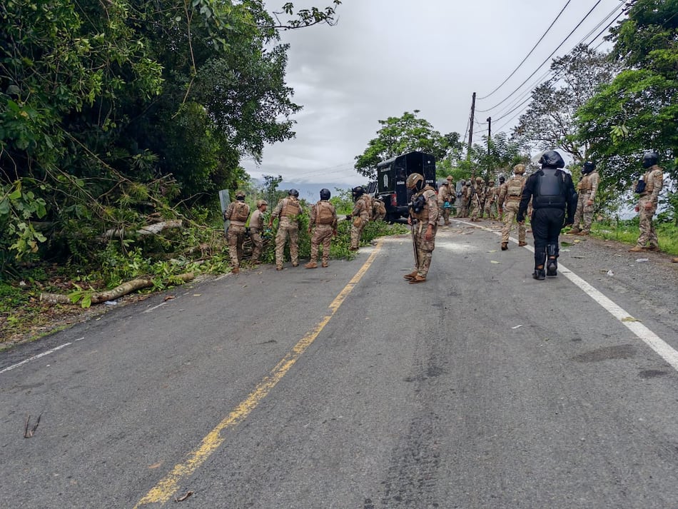 Tercer día de la Operación Omega en Bocas del Toro: entre clavos en la vía, cohetes artesanales y un puente aéreo humanitario