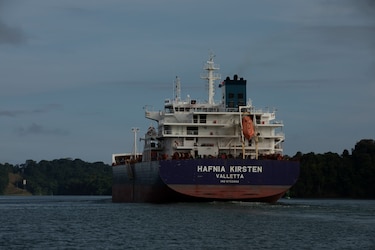 Canal de Panamá incrementa a 34 los tránsitos diarios e inicia análisis hídricos con otras entidades
