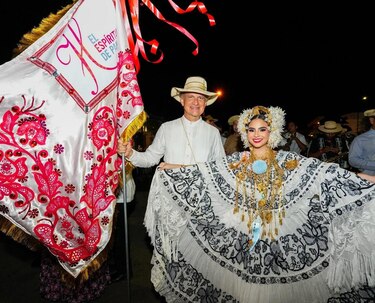 ¡Seco Herrerano rinde homenaje a nuestras tradiciones!