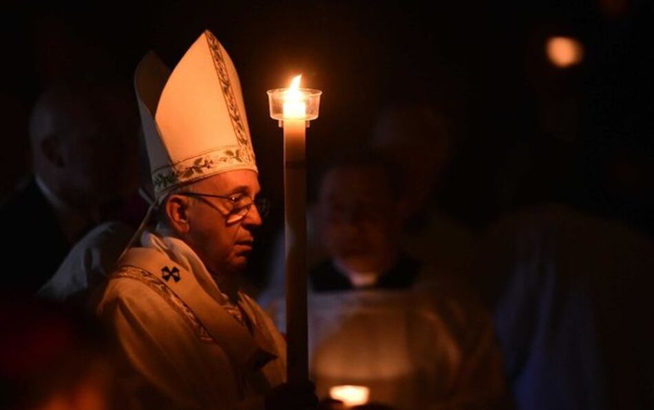 Tras sombría semana en Europa, papa Francisco da mensaje de esperanza