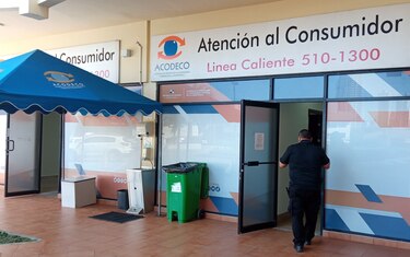 Tres funcionarios de la Acodeco fueron detenidos por supuesto cobro de coimas
