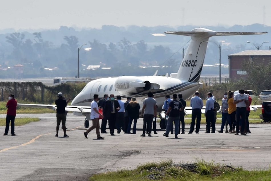 Ronaldinho viajó a Río de Janeiro tras ser liberado en Paraguay