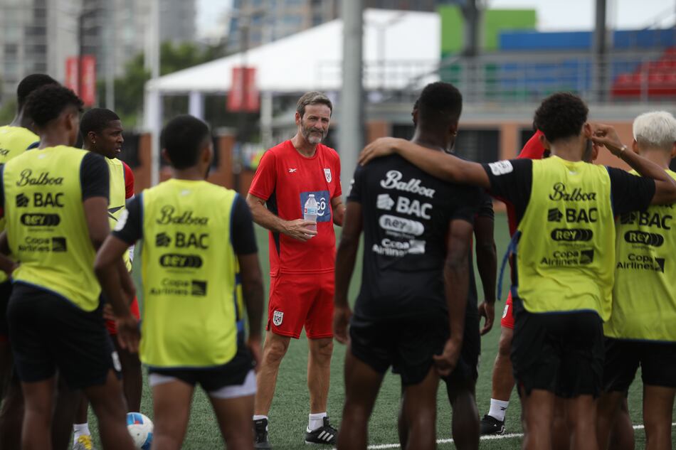 Thomas Christiansen explica la planificación de los partidos de septiembre y octubre