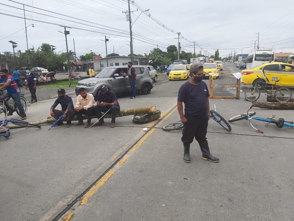 Obreros bananeros bloquean principales vías de Changuinola, Bocas del Toro