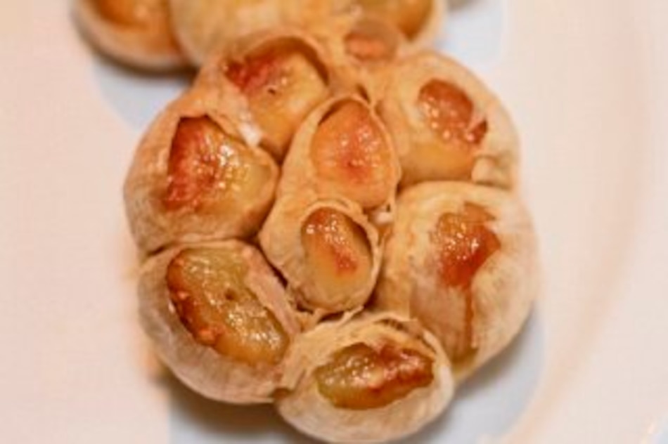 Cómo asar o caramelizar ajos