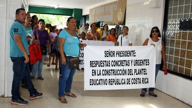 Exigen construcción de nuevo centro de educación