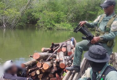 Policía despeja la vía Interamericana en Sajalices, Chame