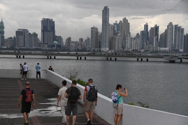 ¿Por qué el seguro al turista aún no está disponible y qué hace falta para activarlo?